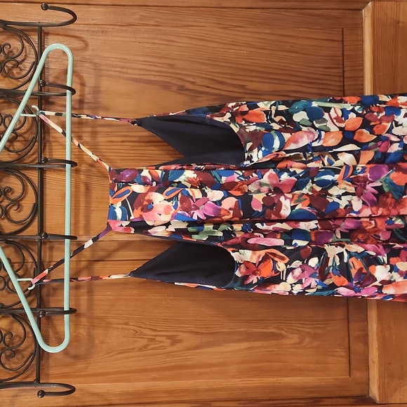 Tahari floral dress with pockets - Picture 5 of 5